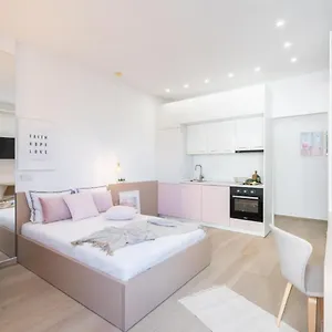 Royal Next Oldtown Apartament