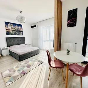 At The Plaza Apartament