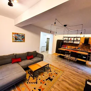 Urban Retreat: Industrial Chic 1br Ap - Heart Of Apartament
